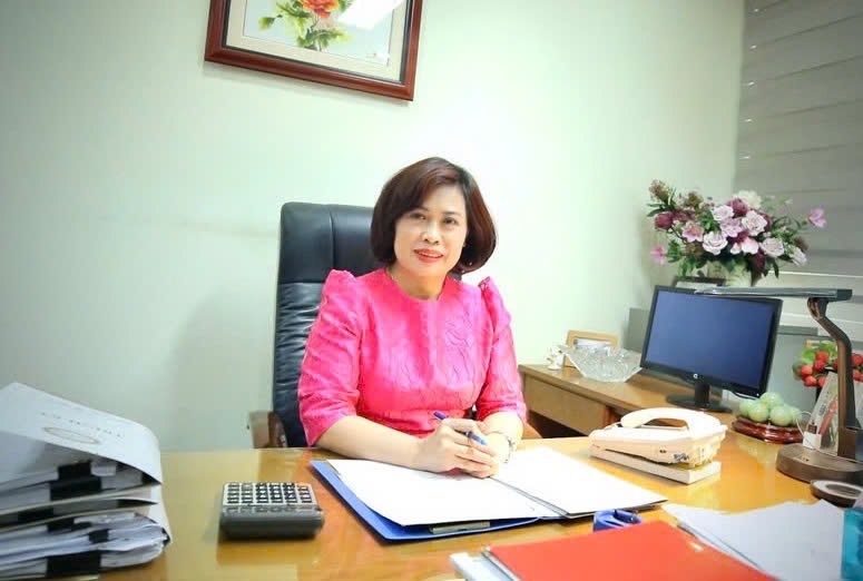 bà Lê Vân Quỳnh – Ủy viên Ban Chấp hành Công đoàn Cơ quan NHNN Trung ương, Chủ tịch Công đoàn Cơ sở, Phó cục trưởng Cục Phát hành và Kho quỹ bà Lê Vân Quỳnh – Ủy viên Ban Chấp hành Công đoàn Cơ quan NHNN Trung ương, Chủ tịch Công đoàn Cơ sở, Phó cục trưởng Cục Phát hành và Kho quỹ