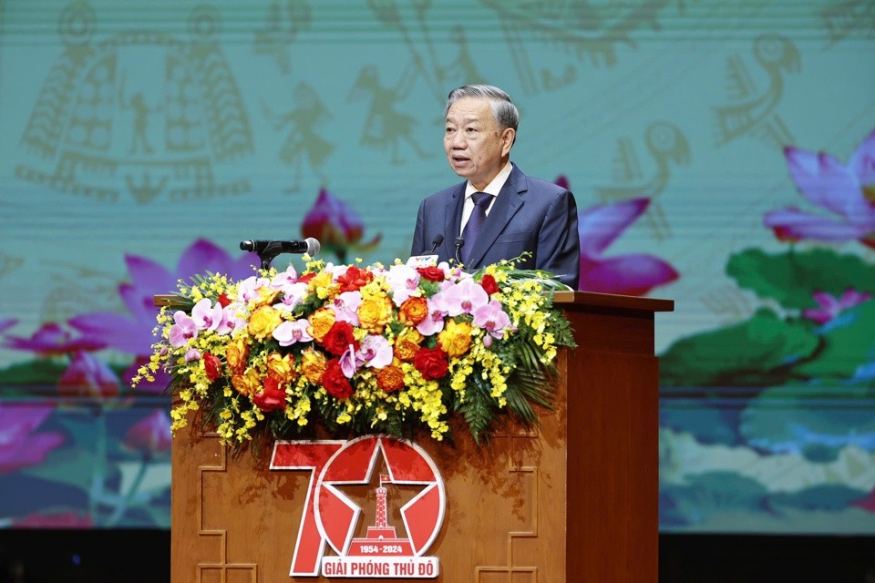 Tổng Bí thư, Chủ tịch nước Tô Lâm tới dự và đọc diễn văn tại lễ kỷ niệm 70 năm Ngày Giải phóng Thủ đô - Ảnh: VGP/Gia Huy