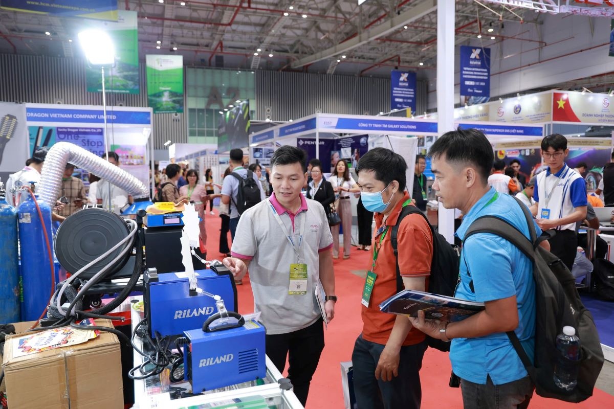 Hội chợ giới thiệu những sản phẩm và dịch vụ mới, hứa hẹn sẽ là một nền tảng sôi động với các giải pháp tiên tiến. Hội chợ giới thiệu những sản phẩm và dịch vụ mới, hứa hẹn sẽ là một nền tảng sôi động với các giải pháp tiên tiến.