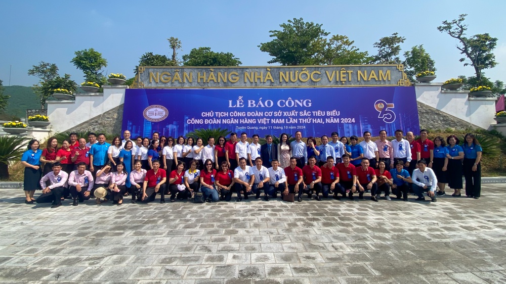 Đoàn 95 cán bộ tiêu biểu làm lễ báo công Đoàn 95 cán bộ tiêu biểu làm lễ báo công