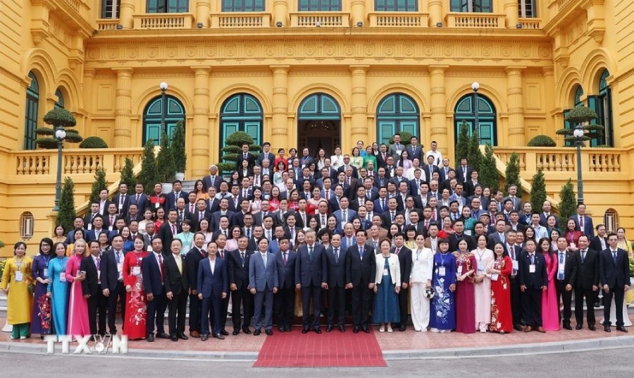 Tổng Bí thư, Chủ tịch nước Tô Lâm gặp mặt Đoàn đại biểu doanh nhân tiêu biểu của Liên đoàn Thương mại và Công nghiệp Việt Nam và Hội Doanh nghiệp Tư nhân Việt Nam. Ảnh: Lâm Khánh/TTXVN