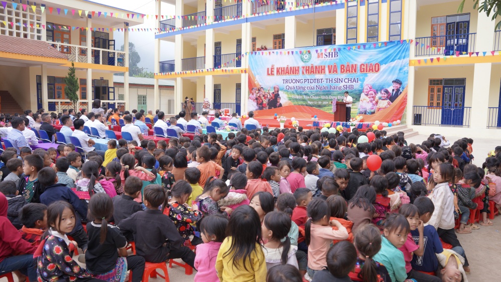 Ngân hàng đồng hành dựng lớp, xây trường, gieo chữ trên non Ngân hàng đồng hành dựng lớp, xây trường, gieo chữ trên non