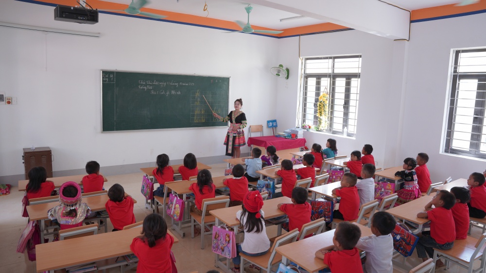 Ngân hàng đồng hành dựng lớp, xây trường, gieo chữ trên non Ngân hàng đồng hành dựng lớp, xây trường, gieo chữ trên non