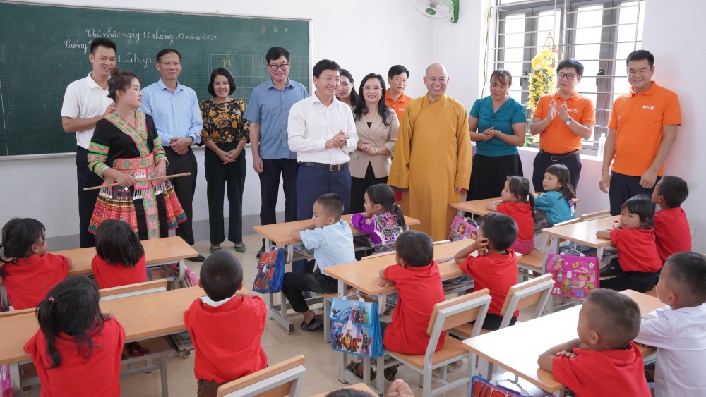 Ngân hàng đồng hành dựng lớp, xây trường, gieo chữ trên non Ngân hàng đồng hành dựng lớp, xây trường, gieo chữ trên non