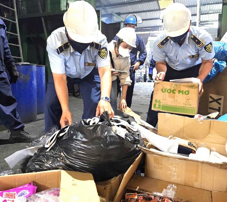 Kiểm tra kinh doanh dược phẩm, thực phẩm xử lý hàng chục vụ vi phạm Quản lý thị trường xử lý vi phạm trong kinh doanh dược phẩm, thực phẩm