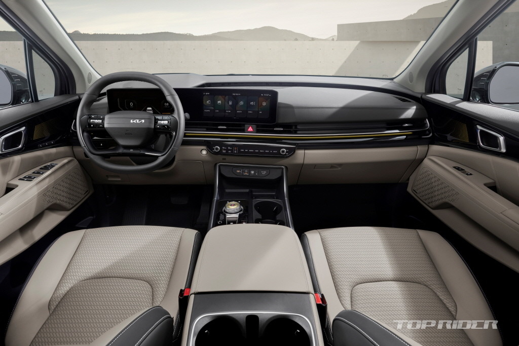Kia Carnival 2025 ra mắt: Vô lăng có thể cảm nhận lực tay để đánh lái chuẩn hơn, cải tiến đáng kể công nghệ và an toàn- Ảnh 9.
