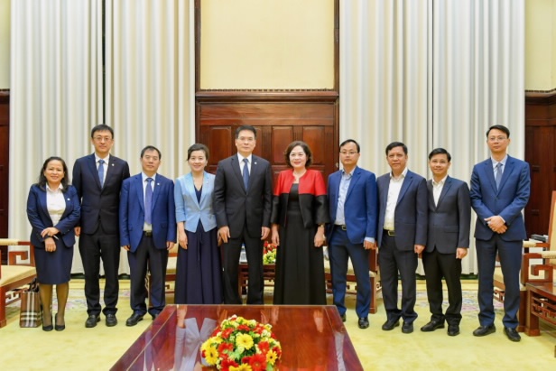 NHNN luôn tạo điều kiện thuận lợi cho các ngân hàng nước ngoài hoạt động tại Việt Nam NHNN luôn tạo điều kiện thuận lợi cho các ngân hàng nước ngoài hoạt động tại Việt Nam