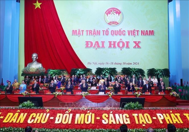 Đoàn Chủ tịch điều hành Phiên khai mạc trọng thể Đại hội X Mặt trận Tổ quốc Việt Nam. Ảnh: TTXVN