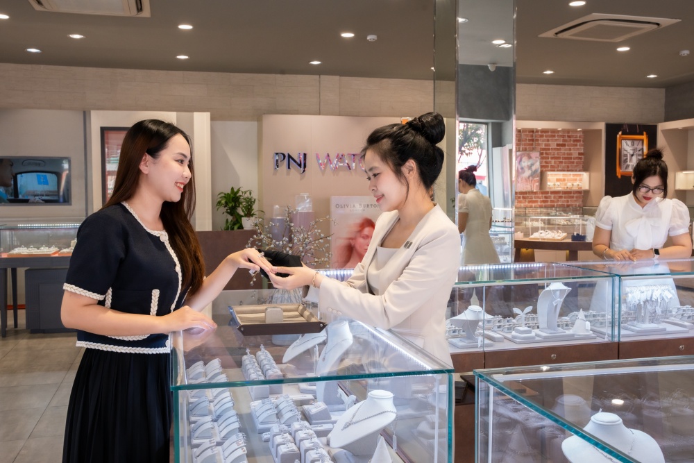 Kênh trang sức bán lẻ tăng hơn 20% trong quý III (Ảnh: Việt Hùng) Kênh trang sức bán lẻ tăng hơn 20% trong quý III (Ảnh: Việt Hùng)