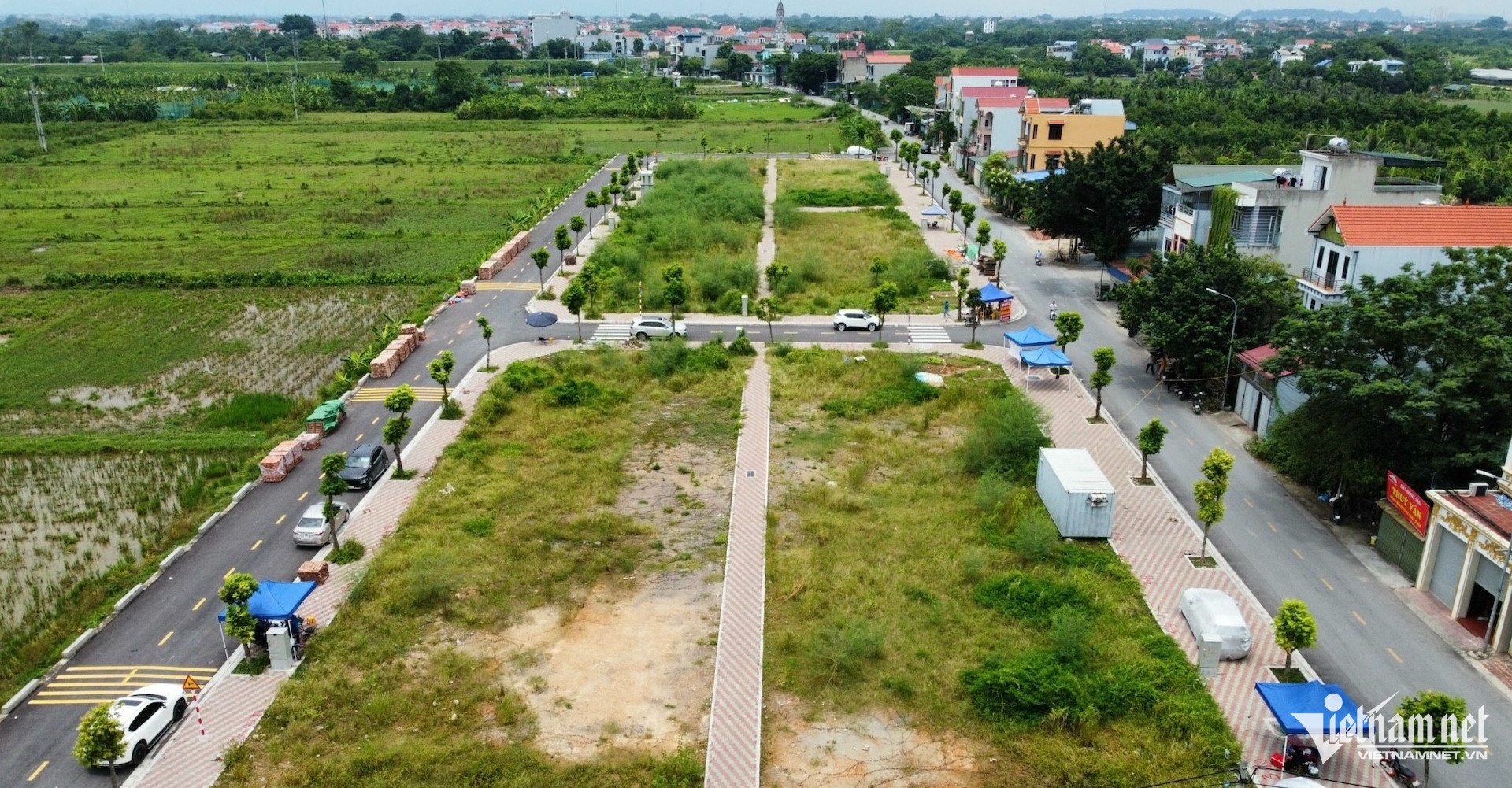 Một số đối tượng tham gia đấu giá không thực sự có nhu cầu về đất ở, nhà ở mà chủ yếu vì mục đích đầu cơ. Một số đối tượng tham gia đấu giá không thực sự có nhu cầu về đất ở, nhà ở mà chủ yếu vì mục đích đầu cơ.