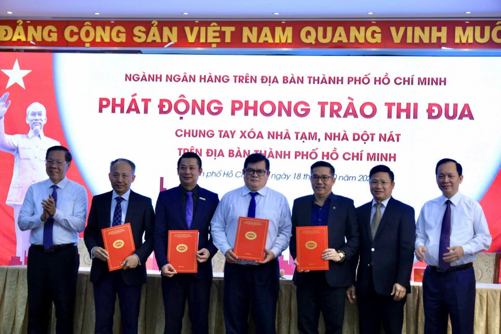Ngân hàng hỗ trợ xây mới hàng nghìn căn nhà đón Tết Ngân hàng hỗ trợ xây mới hàng nghìn căn nhà đón Tết