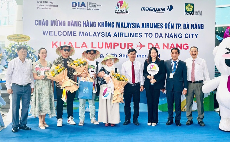 việc liên tiếp xúc tiến và mở các đường bay đến địa phương, tạo thuận lợi cho ngành du lịch ở Đà Nẵng có cơ hội phát triển. việc liên tiếp xúc tiến và mở các đường bay đến địa phương, tạo thuận lợi cho ngành du lịch ở Đà Nẵng có cơ hội phát triển.