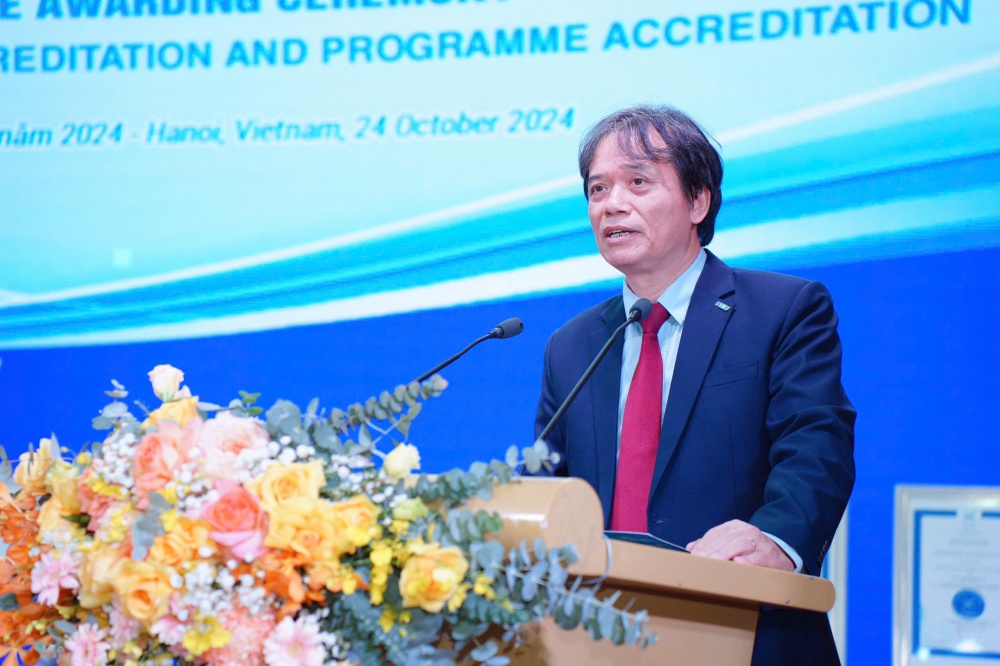 FIBAA trao chứng nhận đạt chuẩn chất lượng cơ sở giáo dục và các chương trình đào tạo cho Đại học Kinh tế Quốc dân FIBAA trao chứng nhận đạt chuẩn chất lượng cơ sở giáo dục và các chương trình đào tạo cho Đại học Kinh tế Quốc dân