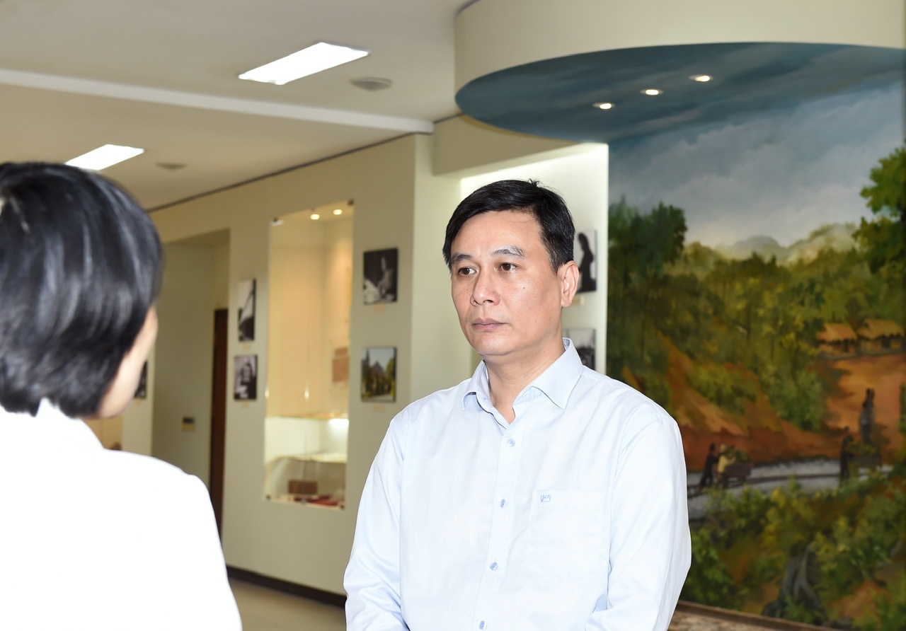 Ông Bùi Anh Bình, Phó Vụ trưởng Vụ Hành chính sự nghiệp trả lời phỏng vấn