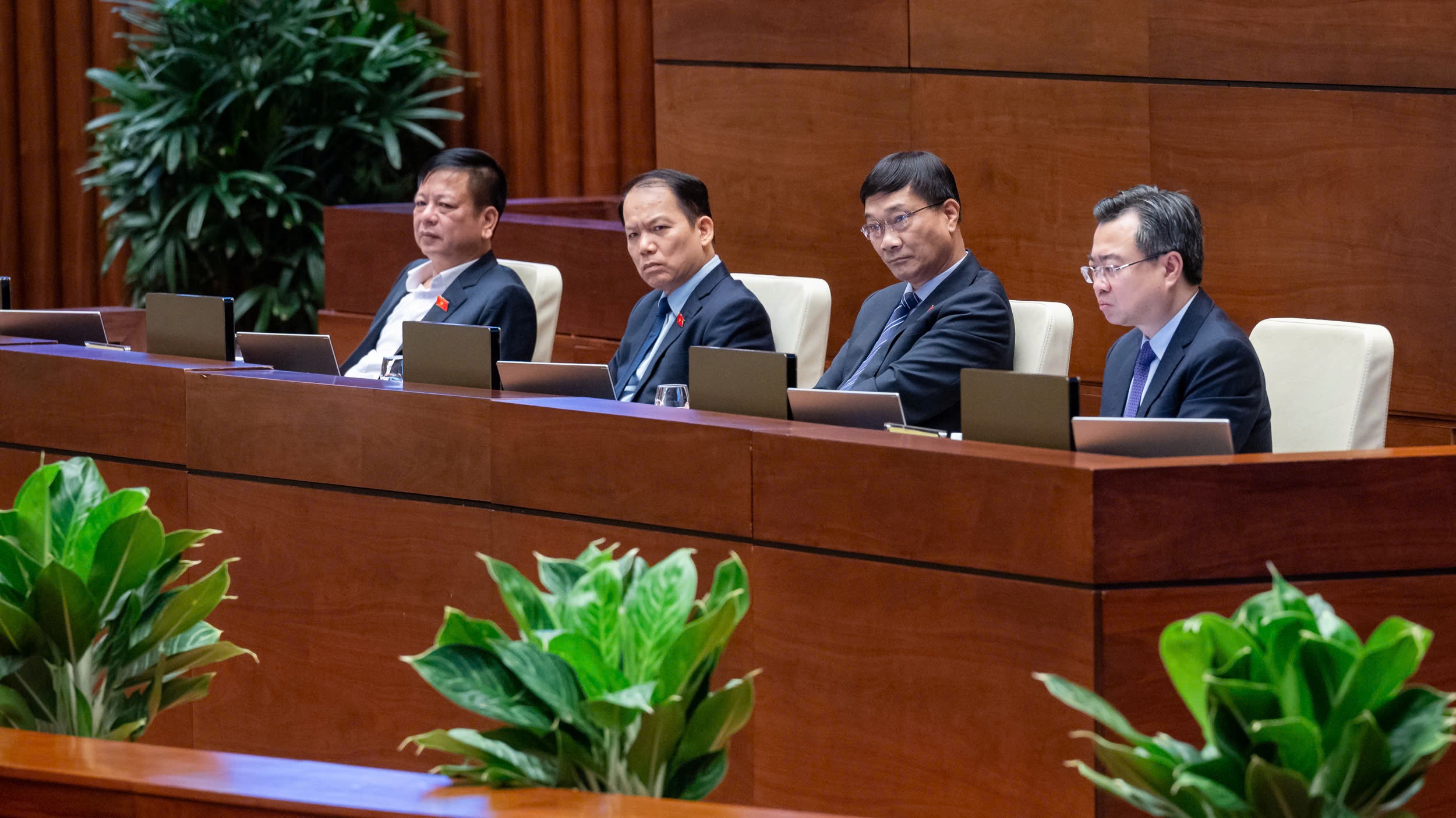 Thống đốc Nguyễn Thị Hồng giải trình, làm rõ một số vấn đề liên quan đến tín dụng bất động sản