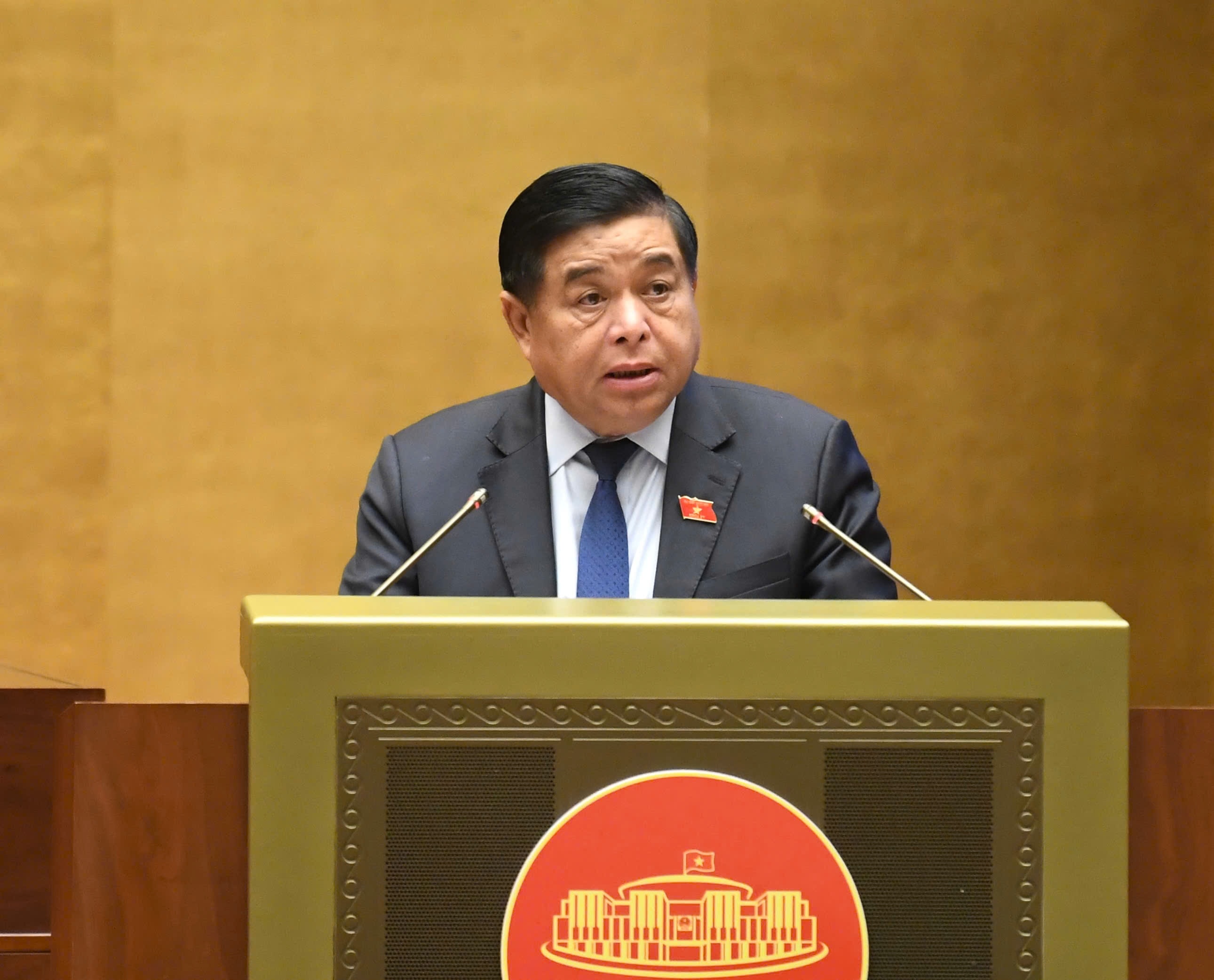 Bộ trưởng Bộ Kế hoạch và Đầu tư Nguyễn Chí Dũng trình bày Tờ trình dự án Luật Bộ trưởng Bộ Kế hoạch và Đầu tư Nguyễn Chí Dũng trình bày Tờ trình dự án Luật