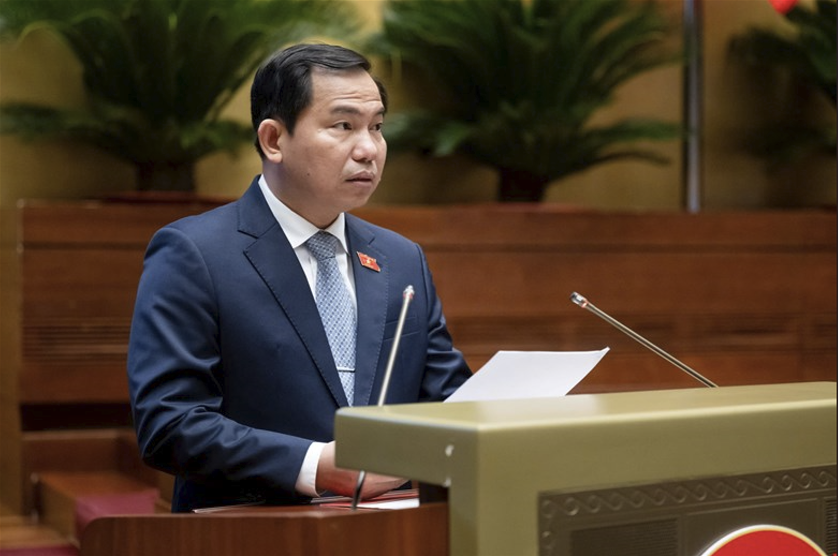 Chủ nhiệm Ủy ban TCNS Lê Quang Mạnh trình bày Báo cáo thẩm tra Chủ nhiệm Ủy ban TCNS Lê Quang Mạnh trình bày Báo cáo thẩm tra