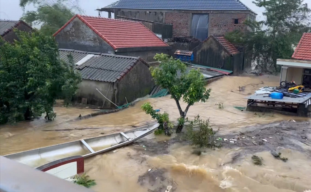 Quảng Bình: Nhiều nơi ngập sâu trong biển nước, thiệt hại nặng nề