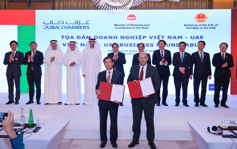 Ông Nguyễn Việt Quang, Phó Chủ tịch Vingroup và đại diện NMDC tại Tọa đàm doanh nghiệp Việt Nam - UAE Ông Nguyễn Việt Quang, Phó Chủ tịch Vingroup và đại diện NMDC tại Tọa đàm doanh nghiệp Việt Nam - UAE