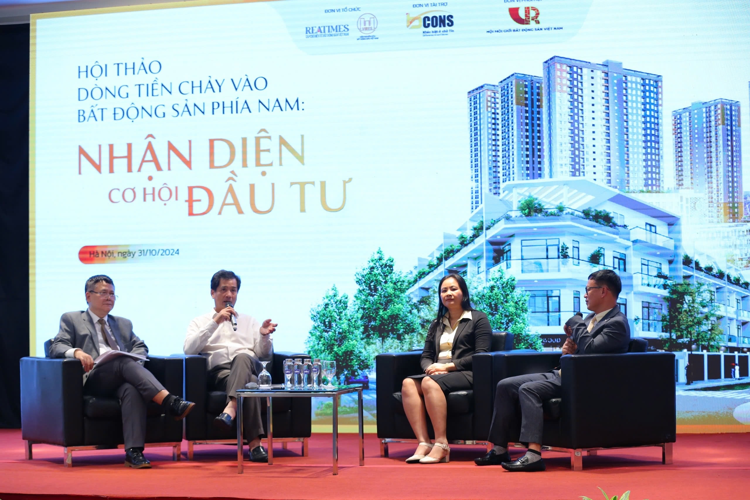 Các diễn giả phát biểu tại hội thảo