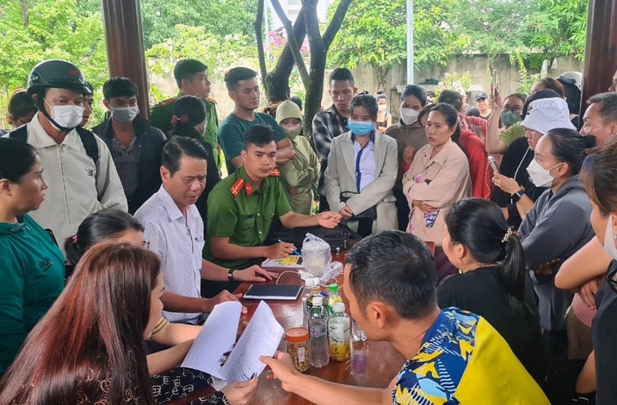 Nhiều đề xuất để gỡ vướng mắc bất cập để kiểm soát “hụi Nhiều đề xuất để gỡ vướng mắc, bất cập trong kiểm soát hụi