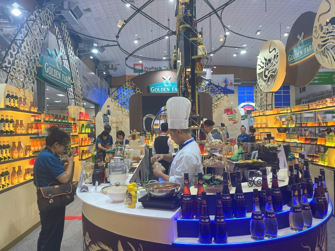 Triển lãm năm nay quy tụ 300 doanh nghiệp đến từ 8 quốc gia và vùng lãnh thổ, dự kiến thu hút hơn 10.000 khách tham quan Triển lãm năm nay quy tụ 300 doanh nghiệp đến từ 8 quốc gia và vùng lãnh thổ, dự kiến thu hút hơn 10.000 khách tham quan