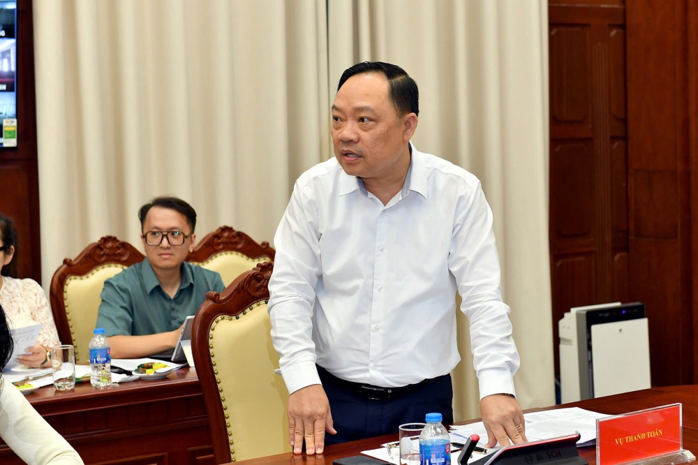 Ông Phạm Anh Tuấn – Vụ trưởng Vụ Thanh toán thông tin về tình hình triển khai các Thông tư Ông Phạm Anh Tuấn – Vụ trưởng Vụ Thanh toán thông tin về tình hình triển khai các Thông tư