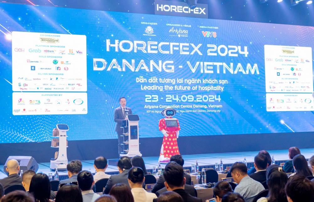 Mô hình người máy được giới thiệu tại một sự kiện của ngành du lịch được tổ chức ở Đà Nẵng. Mô hình người máy được giới thiệu tại một sự kiện của ngành du lịch được tổ chức ở Đà Nẵng.