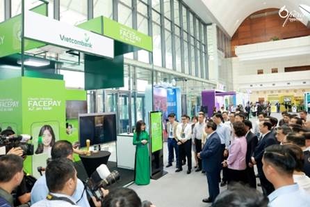 Vietcombank là một trong 5 tập thể được nhận Bằng khen của Thống đốc Ngân hàng Nhà nước về tinh thần tích cực vào cuộc và sự quyết liệt trong triển khai thực hiện Đề án 06 Vietcombank là một trong 5 tập thể được nhận Bằng khen của Thống đốc Ngân hàng Nhà nước về tinh thần tích cực vào cuộc và sự quyết liệt trong triển khai thực hiện Đề án 06