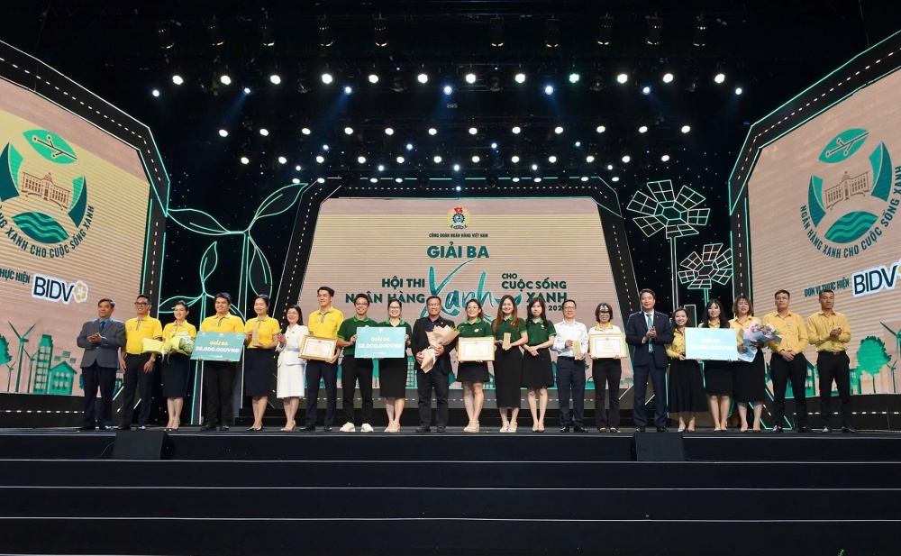 Hội thi “Ngân hàng xanh cho cuộc sống xanh” năm 2024: Lan toả thông điệp mạnh mẽ về tăng trưởng xanh Hội thi “Ngân hàng xanh cho cuộc sống xanh” năm 2024: Lan toả thông điệp mạnh mẽ về tăng trưởng xanh