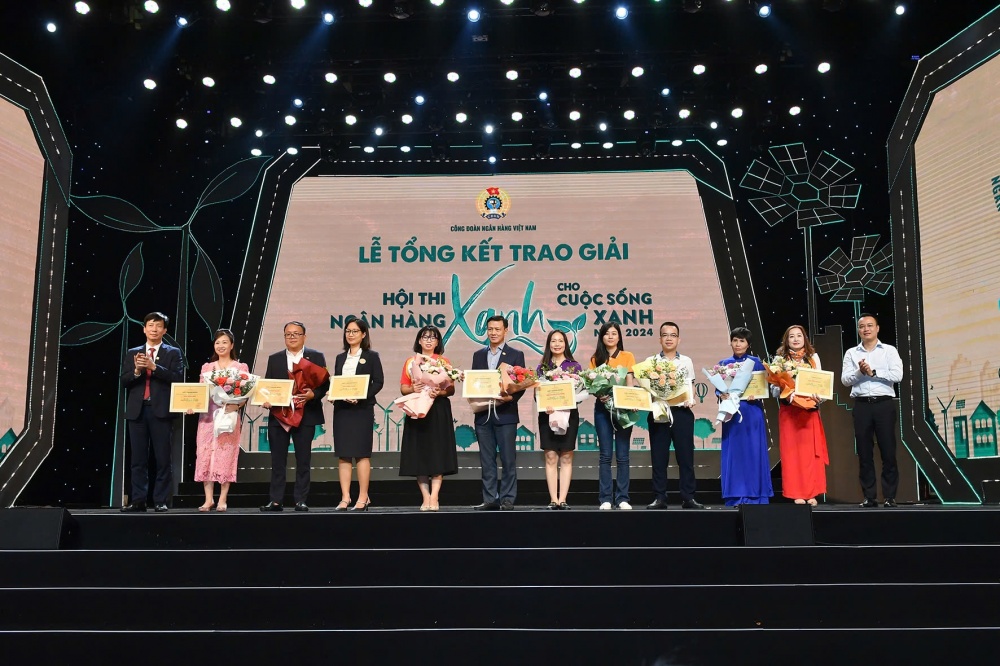 Hội thi “Ngân hàng xanh cho cuộc sống xanh” năm 2024: Lan toả thông điệp mạnh mẽ về tăng trưởng xanh Hội thi “Ngân hàng xanh cho cuộc sống xanh” năm 2024: Lan toả thông điệp mạnh mẽ về tăng trưởng xanh