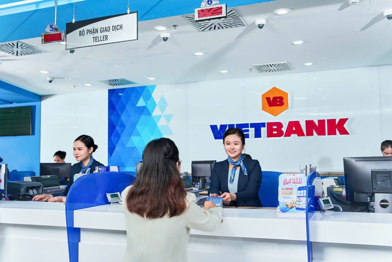 vốn điều lệ của Vietbank sẽ tăng lên 7.139 tỷ đồng, gấp 36 lần so với thời điểm thành lập vào năm 2007, cho thấy nỗ lực không ngừng trong việc nâng cao năng lực tài chính.