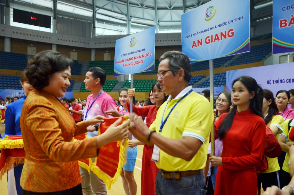 Phát động phong trào thi đua đặc biệt toàn ngành Ngân hàng