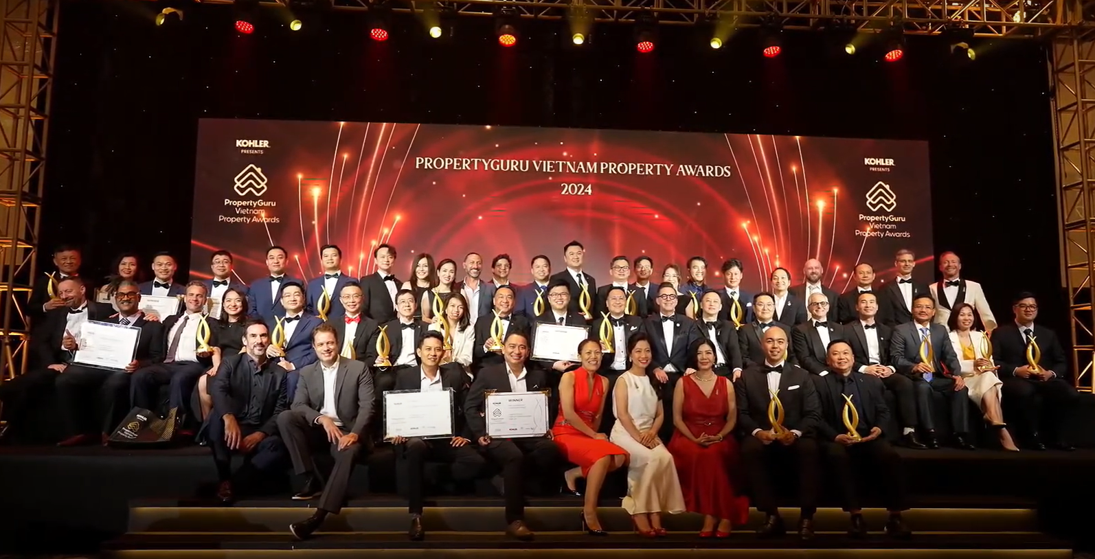 Giải thưởng Bất động sản Việt Nam PropertyGuru cán mốc 10 năm vinh danh các “biểu tượng” ngành bất động sản Giải thưởng Bất động sản Việt Nam PropertyGuru cán mốc 10 năm vinh danh các “biểu tượng” ngành bất động sản