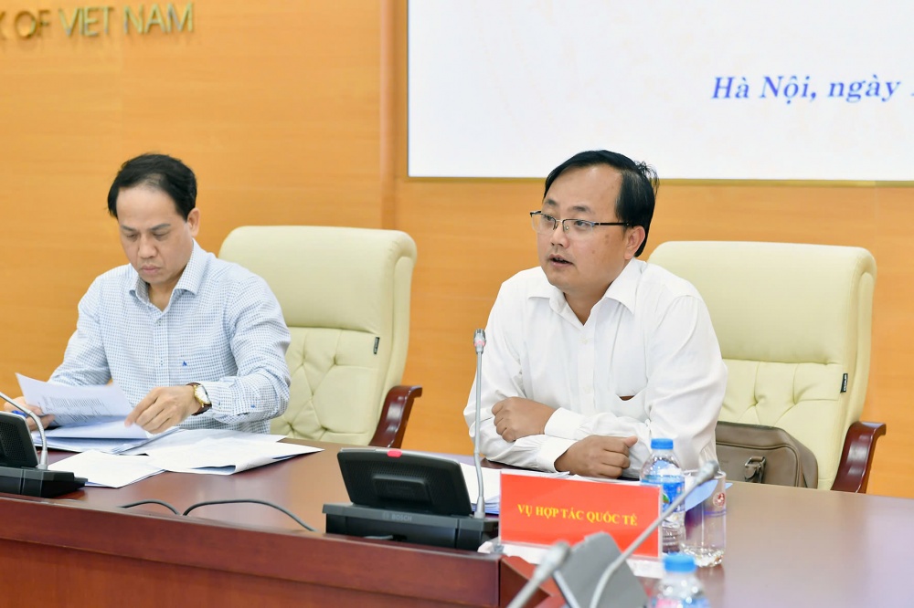 ông Tô Huy Vũ, Vụ trưởng Vụ Hợp tác Quốc tế điều phối cuộc họp ông Tô Huy Vũ, Vụ trưởng Vụ Hợp tác Quốc tế điều phối cuộc họp