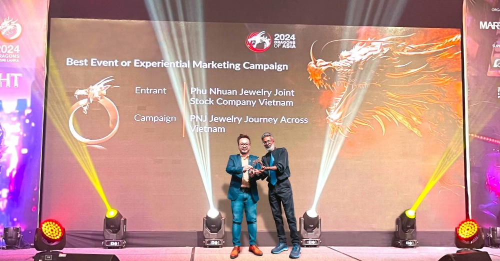 Đại diện PNJ nhận giải thưởng Dragons of Asia 2024 (Ảnh: Dragons of Asia). Đại diện PNJ nhận giải thưởng Dragons of Asia 2024 (Ảnh: Dragons of Asia).