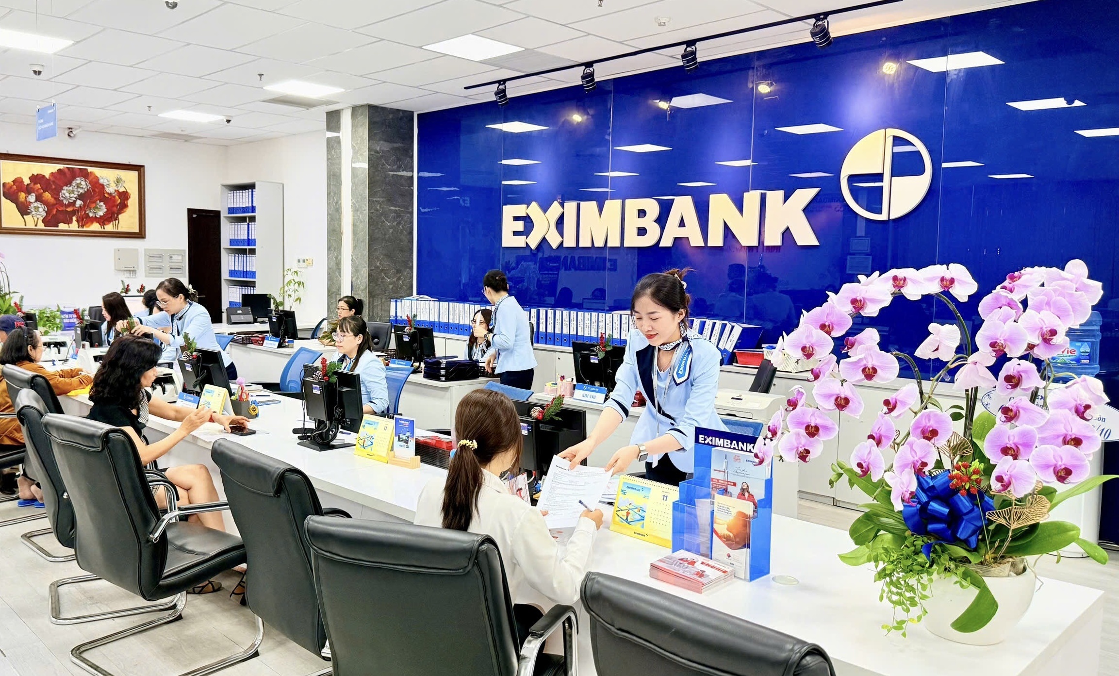 Eximbank luôn nỗ lực mang đến các giải pháp tài chính toàn diện và tối ưu cho các doanh nghiệp. Eximbank luôn nỗ lực mang đến các giải pháp tài chính toàn diện và tối ưu cho các doanh nghiệp.
