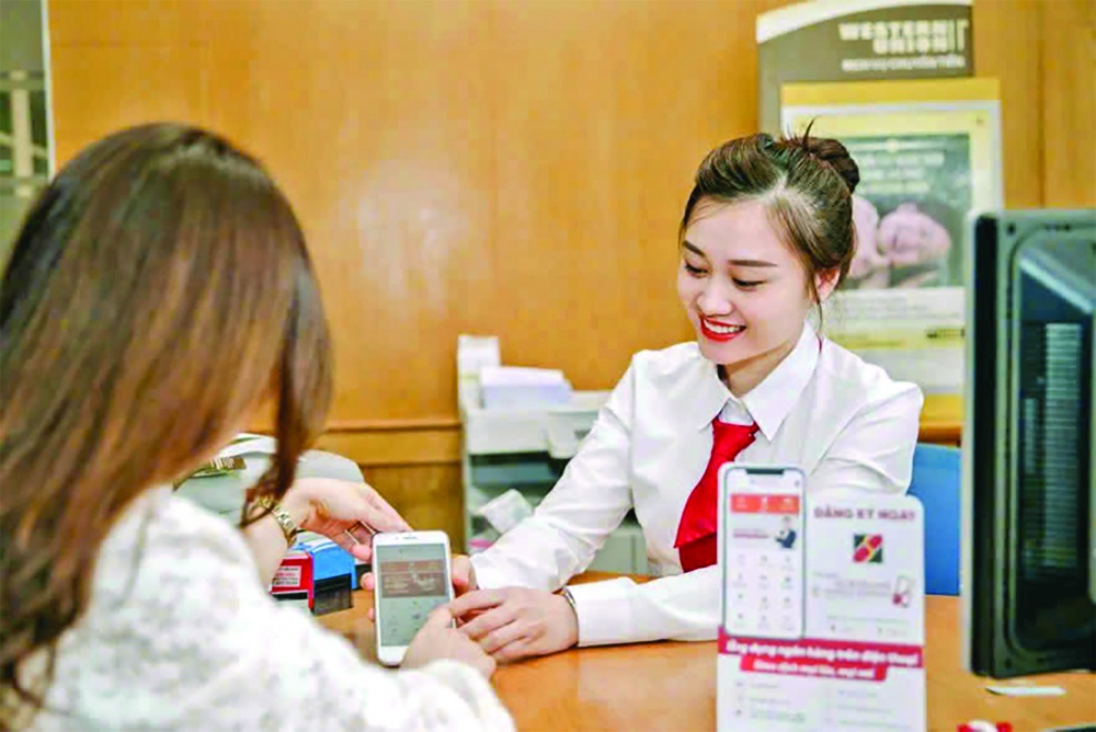 Ngày càng nhiều ngân hàng cạnh tranh triển khai các sản phẩm vay vốn giải ngân trực tuyến cho khách hàng Ngày càng nhiều ngân hàng cạnh tranh triển khai các sản phẩm vay vốn giải ngân trực tuyến cho khách hàng