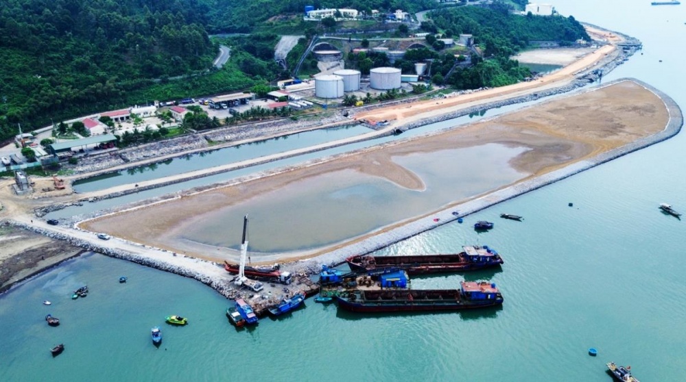 Cảng Liên Chiểu đang được thi công - Khu thương mại tự do sẽ gắn với cảng Liên Chiểu và cảng hàng không quốc tế Đà Nẵng 