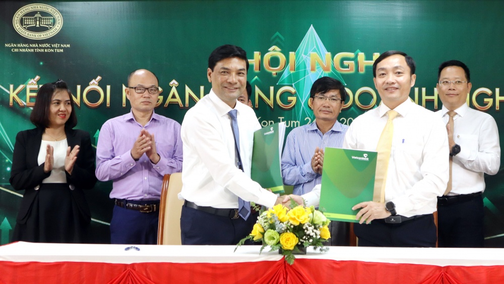 Ngành ngân hàng Kon Tum tích cực hỗ trợ người dân, doanh nghiệp tháo gỡ khó khăn Ngành ngân hàng Kon Tum tích cực hỗ trợ người dân, doanh nghiệp tháo gỡ khó khăn