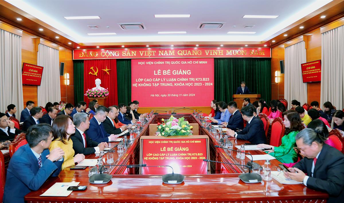 Toàn cảnh Lễ bế giảng