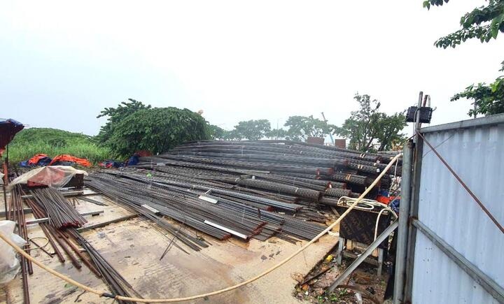 Khu đất 3 mặt tiền Lê Văn Duyệt-Hồ Hán Thương-Bùi Dương Lịch bị chiếm dụng làm bãi tập kết vật liệu, thiết bị máy móc Khu đất 3 mặt tiền Lê Văn Duyệt-Hồ Hán Thương-Bùi Dương Lịch bị chiếm dụng làm bãi tập kết vật liệu, thiết bị máy móc