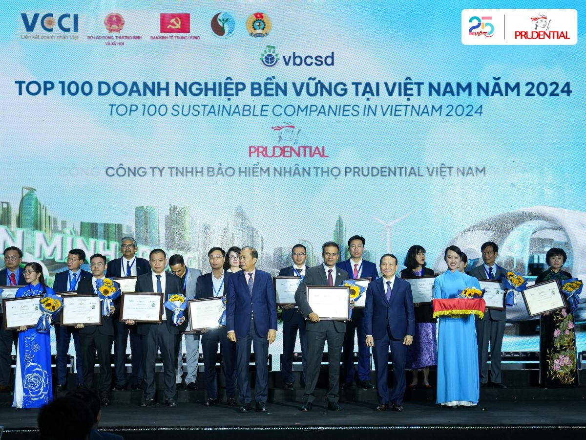 Ông Manish Gurbuxani - Đại diện cấp cao phụ trách Chiến lược và Chuyển đổi của Prudential tham dự lễ trao giải tại Hà Nội