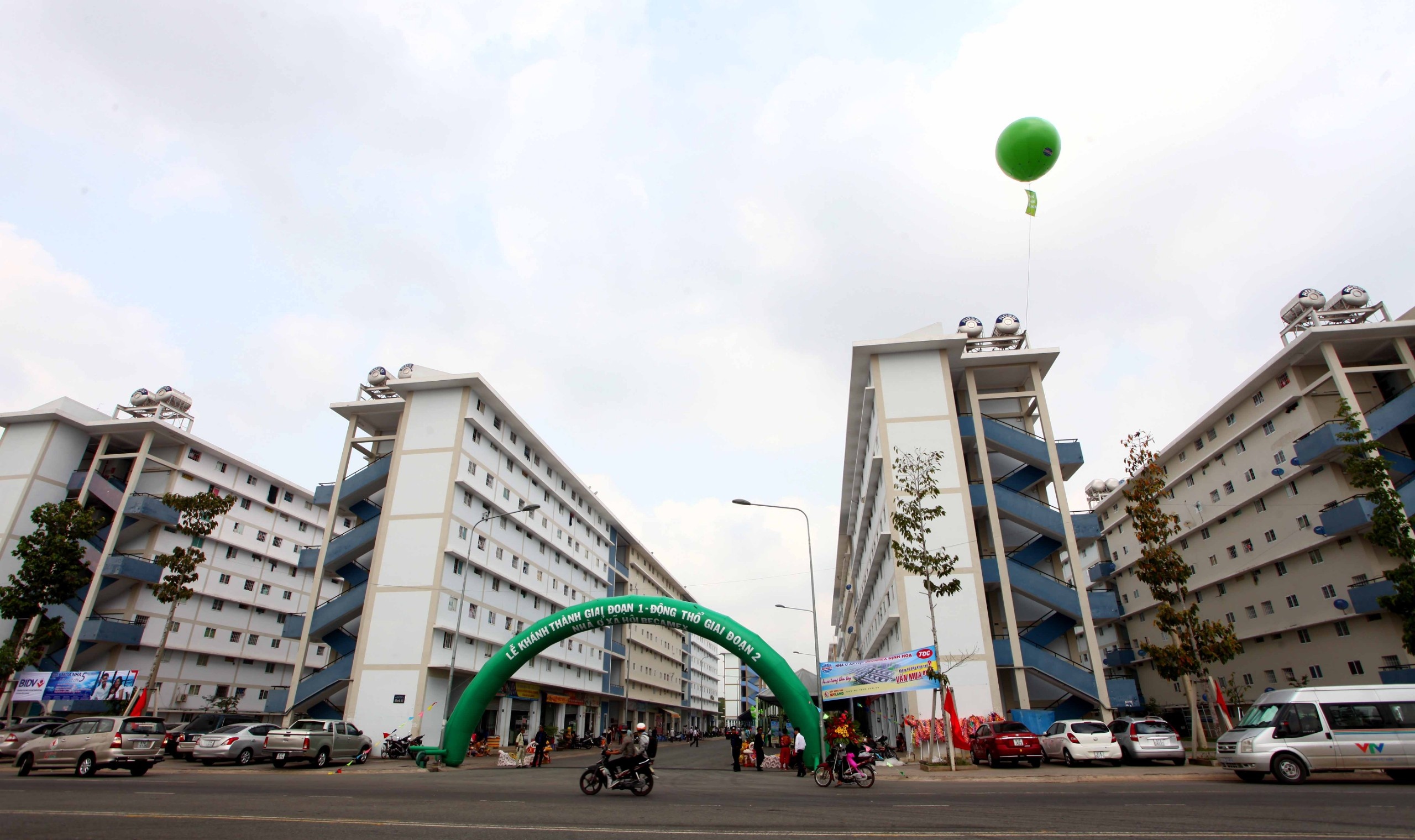 Lãnh đạo TP. Hồ Chí Minh chỉ đạo các sở, ngành, quận huyện phấn đấu một dự án nhà ở xã hội khâu chuẩn bị dự án mất khoản 6 tháng, khởi công đến hoàn thành 1 năm - Ảnh: L.T