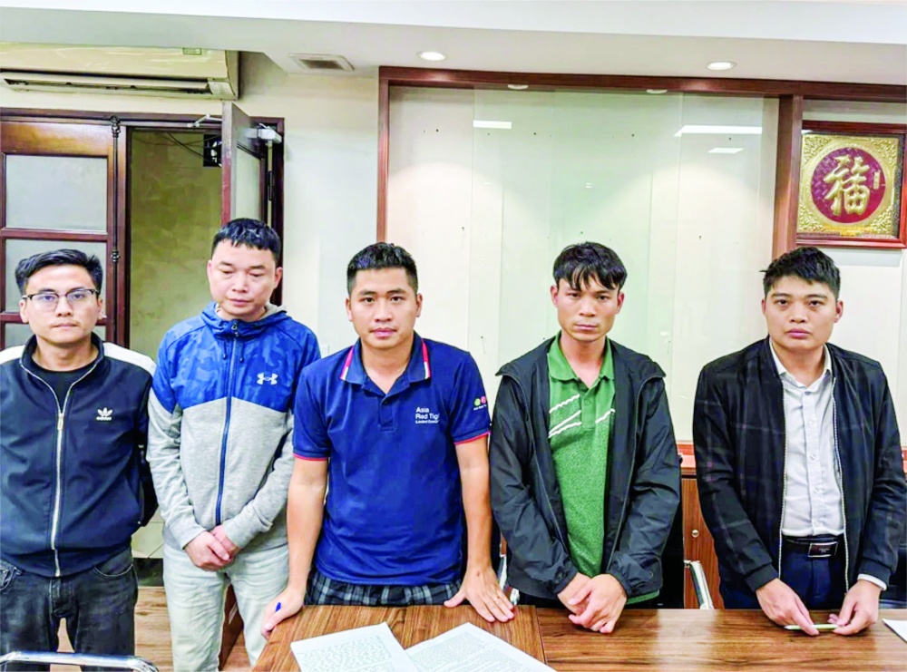 Nhóm người bị tạm giữ