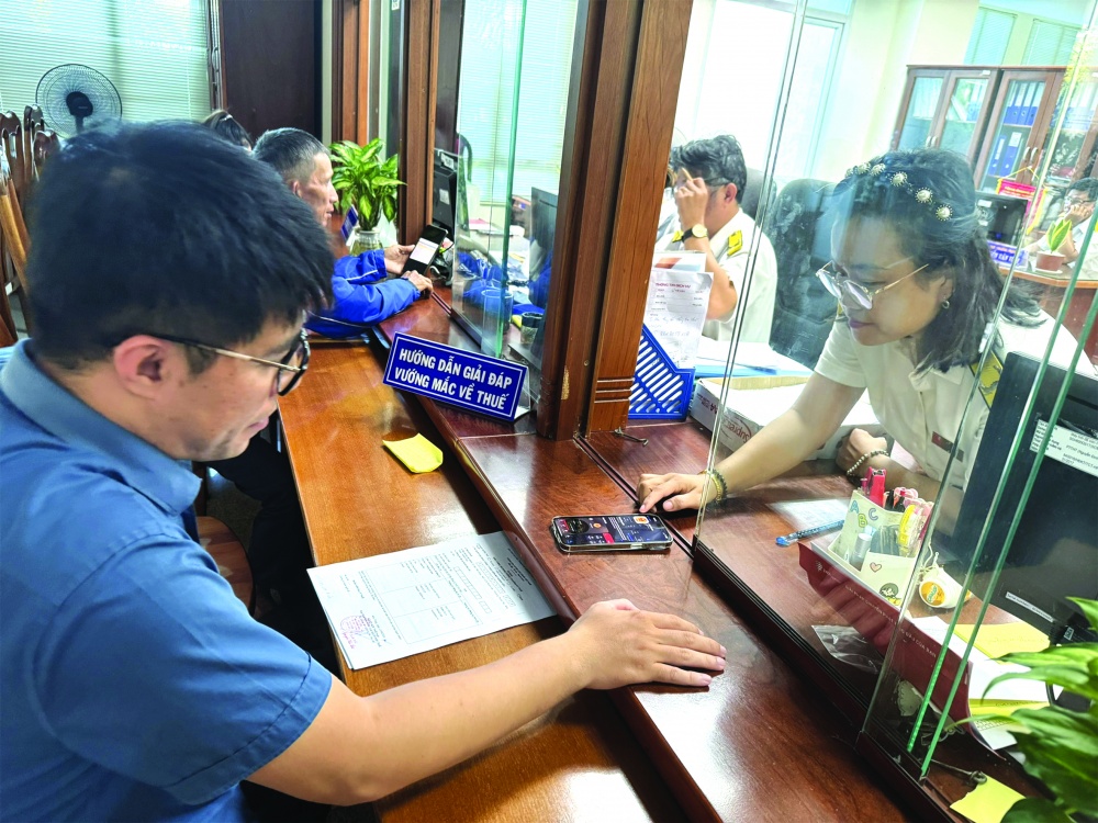 Doanh nghiệp làm thủ tục hành chính thuế