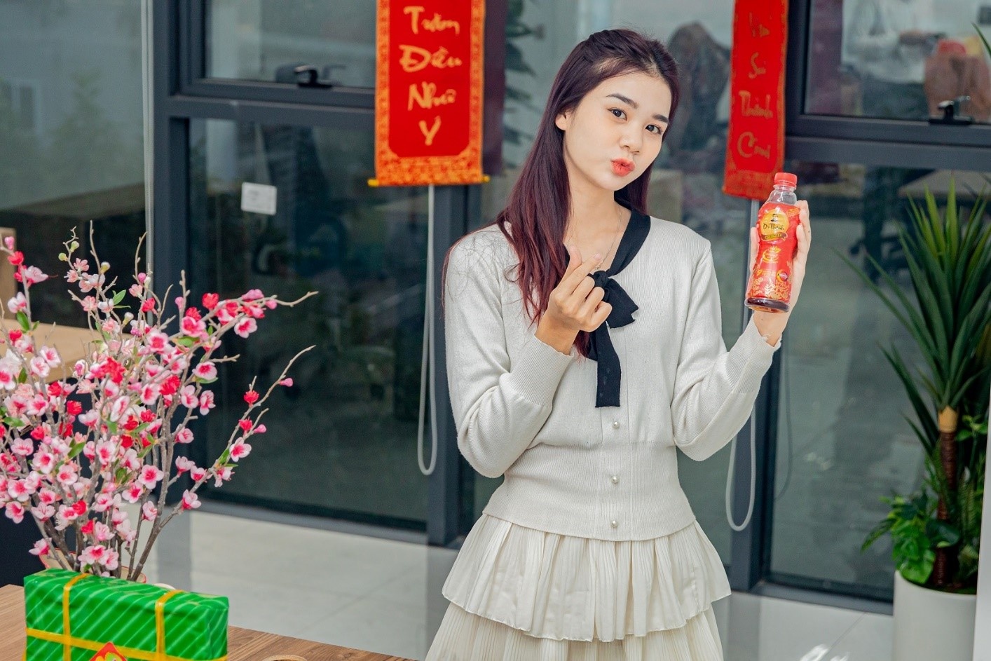 Áp lực công việc cộng với hàng loạt to do list chưa hoàn thành khiến nhiều người trẻ cảm thấy bồn chồn, sốt ruột vào những ngày cuối năm. Áp lực công việc cộng với hàng loạt to do list chưa hoàn thành khiến nhiều người trẻ cảm thấy bồn chồn, sốt ruột vào những ngày cuối năm.