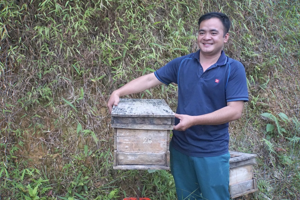 Loại thùng gỗ được anh Hà Văn Ngọc sử dụng để nuôi ong, lấy mật