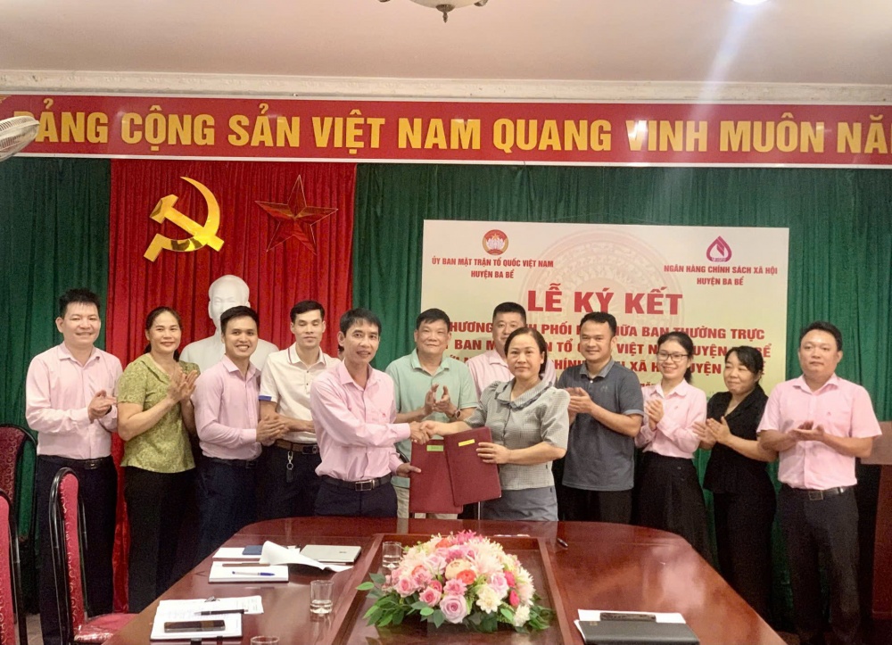 Lễ ký kết Chương trình phối hợp giữa Ban Thường trực Ủy ban Mặt trận Tổ quốc Việt Nam huyện Ba Bể với NHCSXH huyện theo chương trình phối hợp