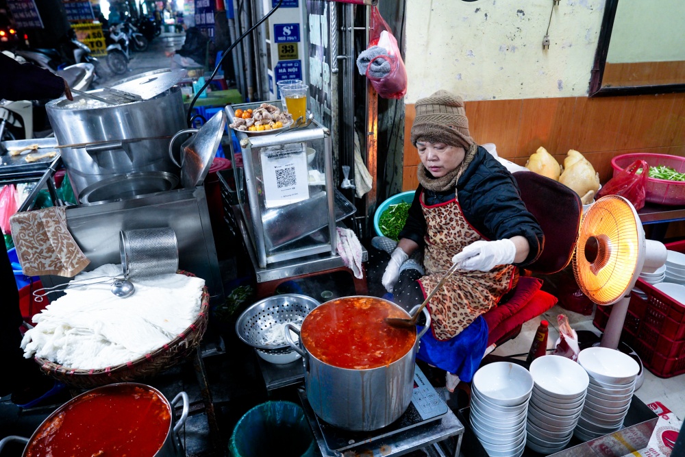 Quạt sưởi có vẻ là món đò không thể thiếu tại các quán ăn về đêm